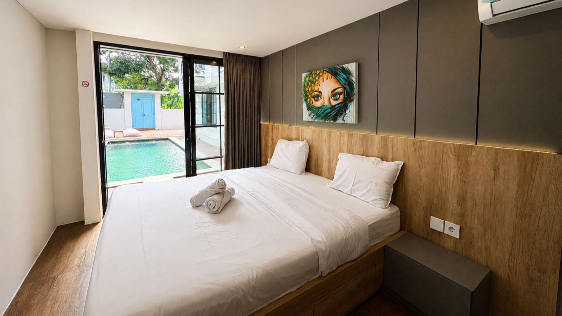 Deluxe Room Hero Section